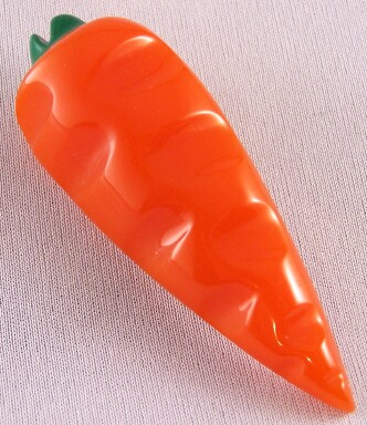 SZ27 Shultz bakelite carrot pin